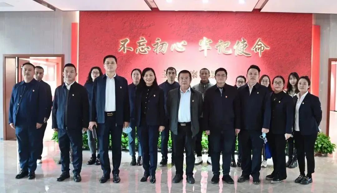 觀(guān)展銘初心，干事有作為——綿陽(yáng)公交集團基層黨組織聯(lián)合開(kāi)展主題黨日活動(dòng)(圖1)